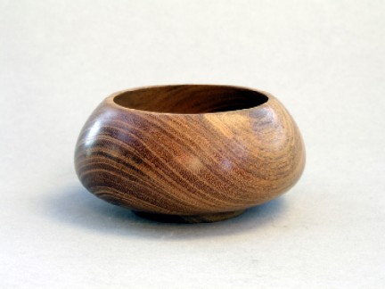 David Ellis – 04-00-05-black_locust_bowl-01
